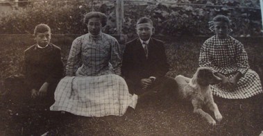 Milford, Blanche,Bertlet, and Margaret Bryson (1910)