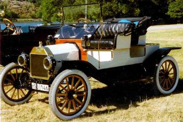 1913 Ford Model T Runabout (Photo source: Wikimedia Commons)