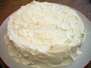 Layered_cake_with_cream