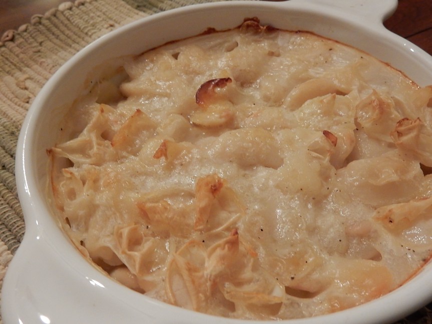 Casserole dish filled with Lima Beans en Casserole