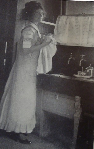 woman washing dishes