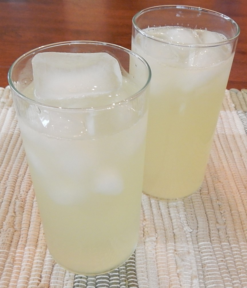 2 glasses Pineapple & Lemonade