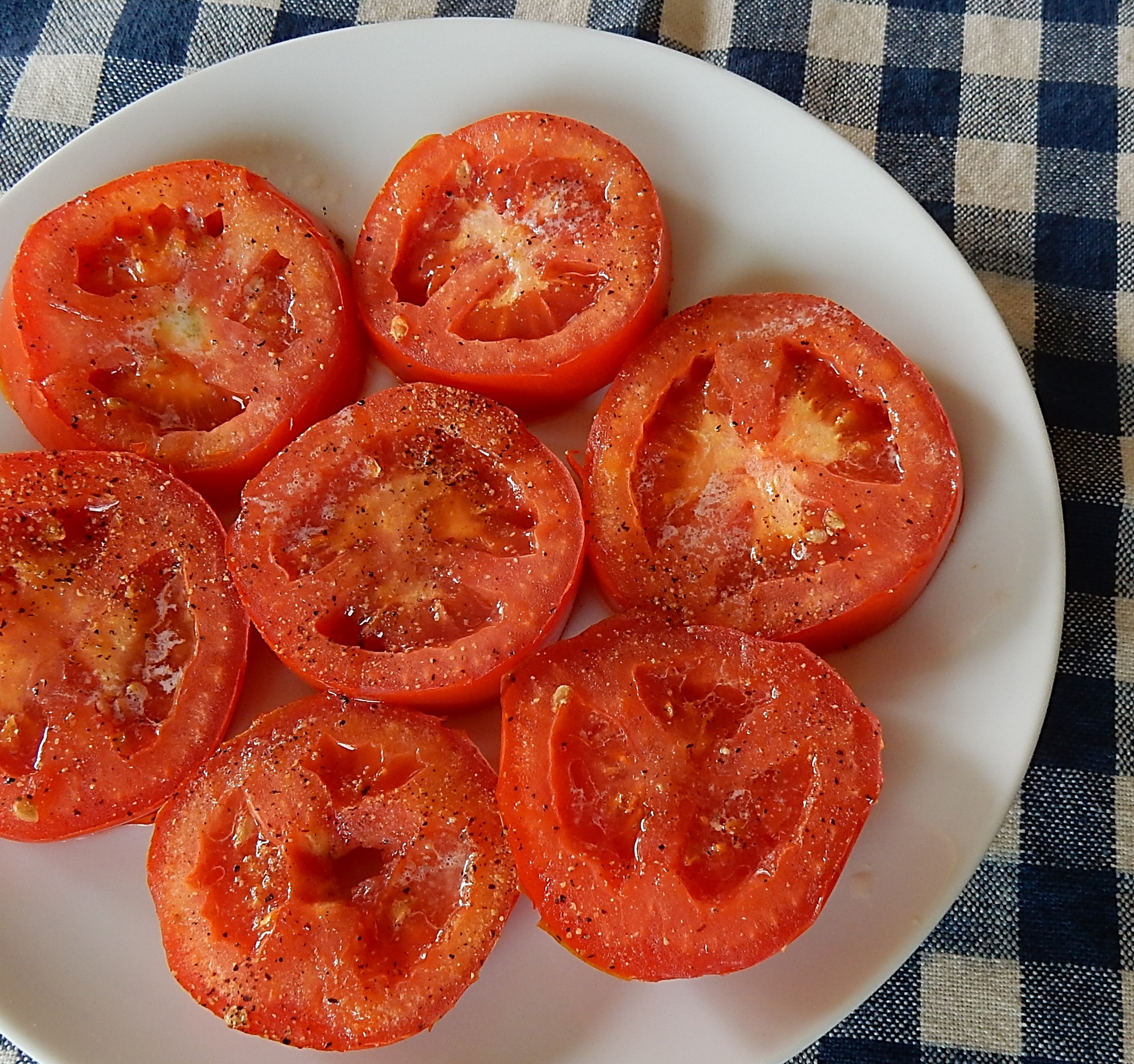 broiled tomatoes on plate