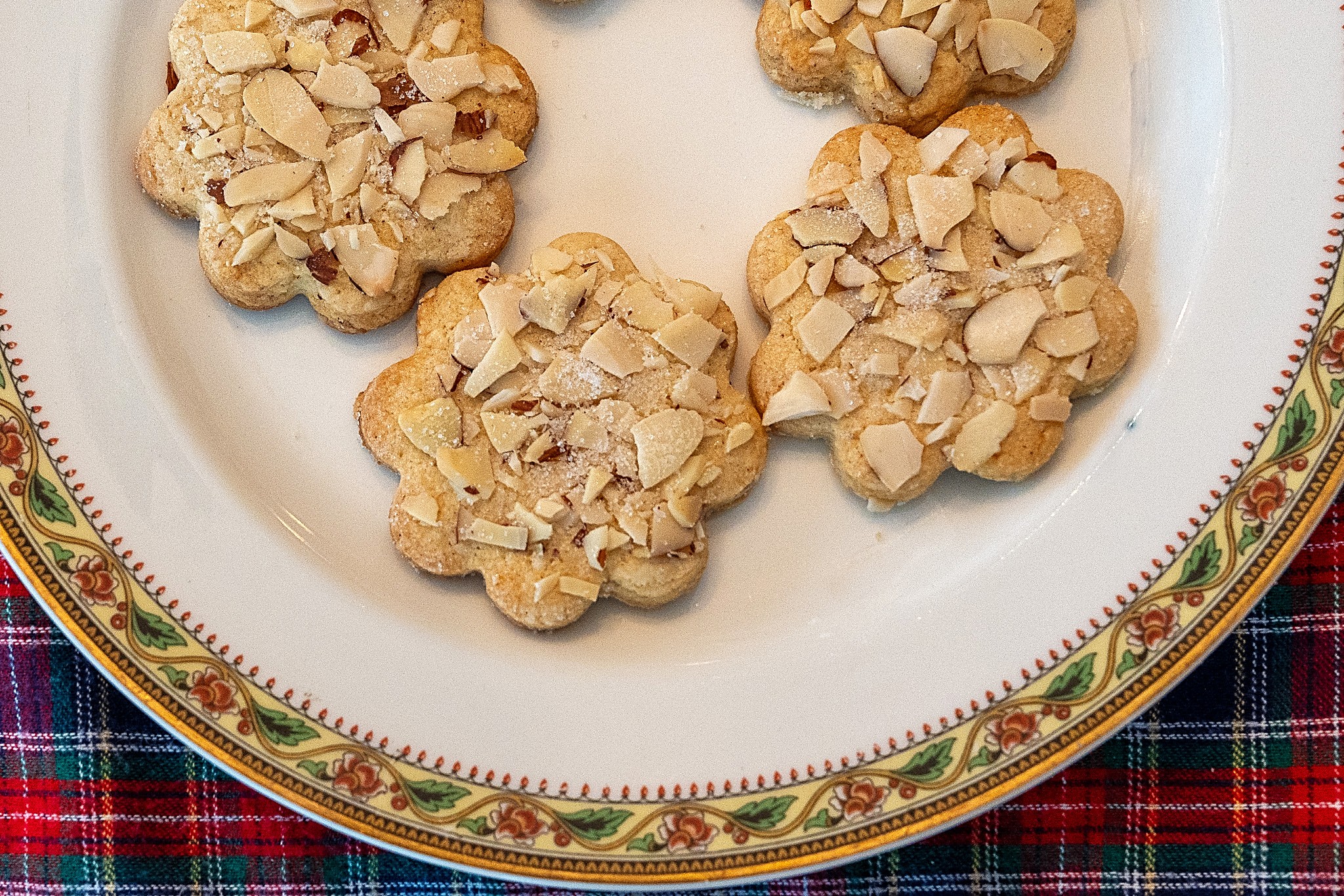 Mignons Cookies on plate