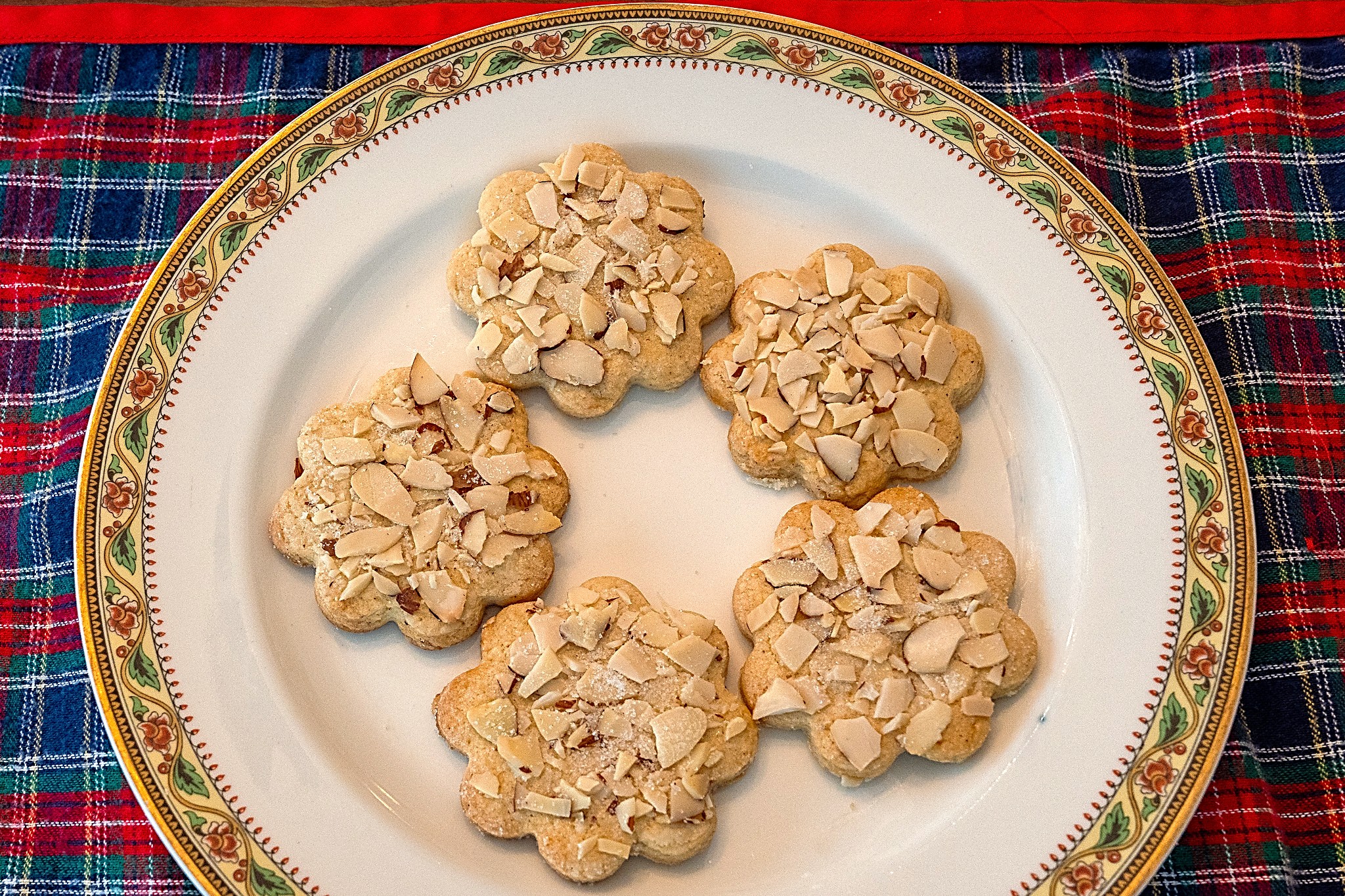 Mignons Cookies on plate