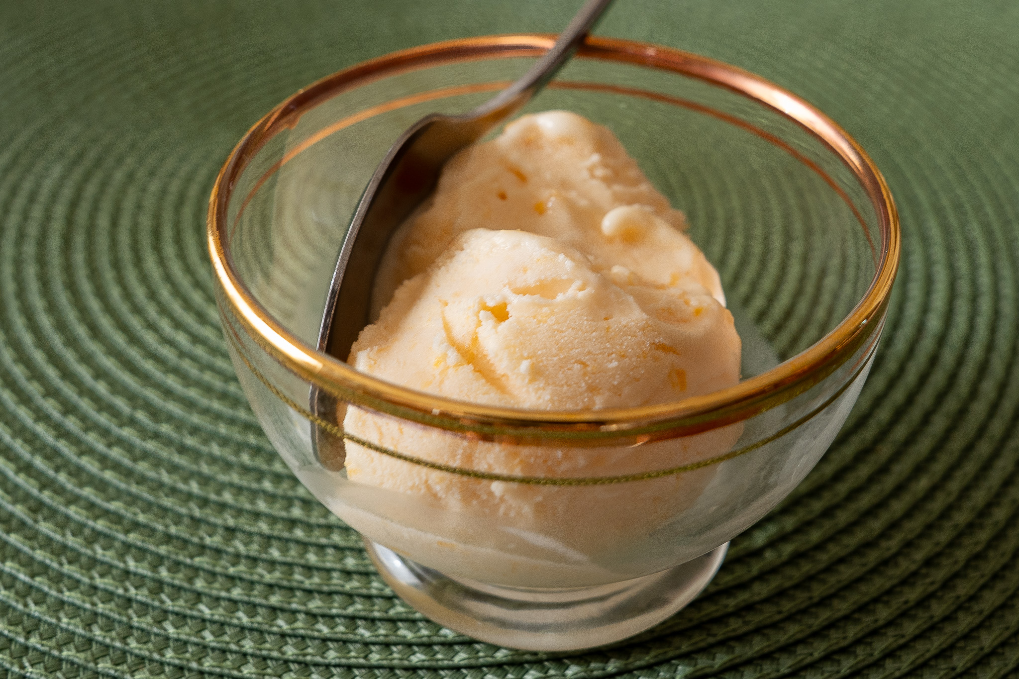 peach ice cream